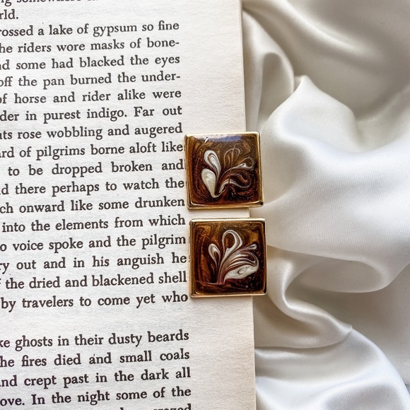 Vintage Brown Cabochon Glass Clip Earrings - Picture 8 of 8